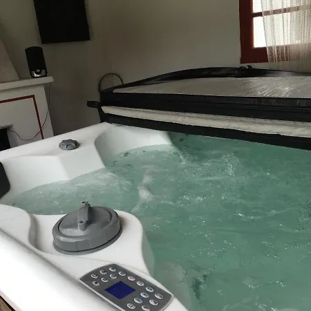 La Ferme Du Preneau Nocleg ze śniadaniem 3*