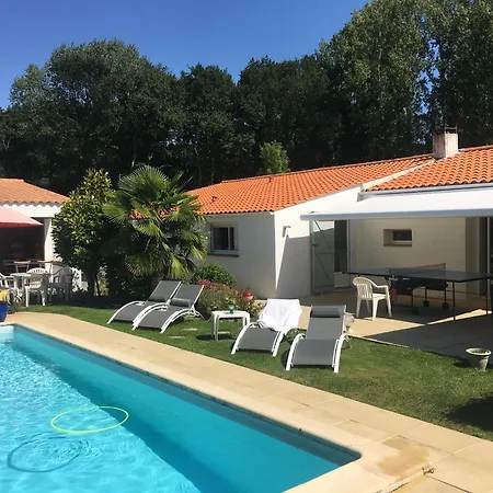 La Ferme Du Preneau Bed & Breakfast