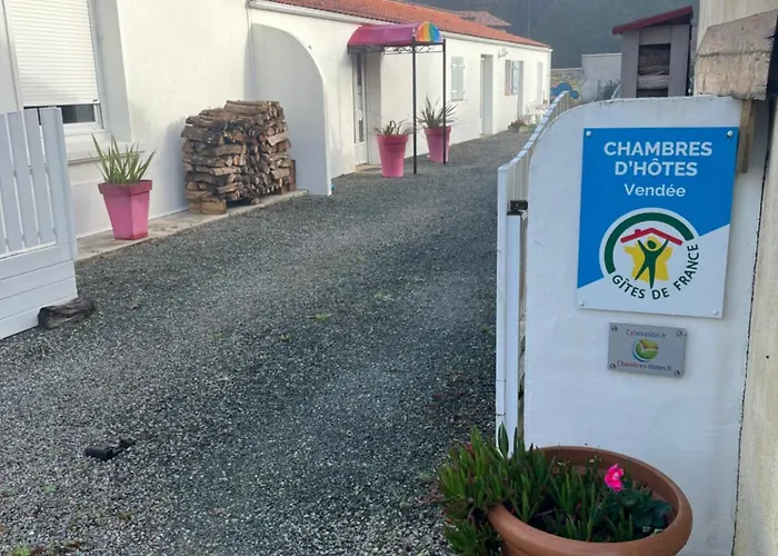 La Ferme Du Preneau 샬랑